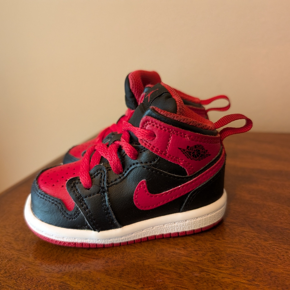 Kids' Black and Red Nike Sneakers